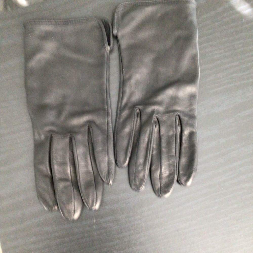 Leather gloves